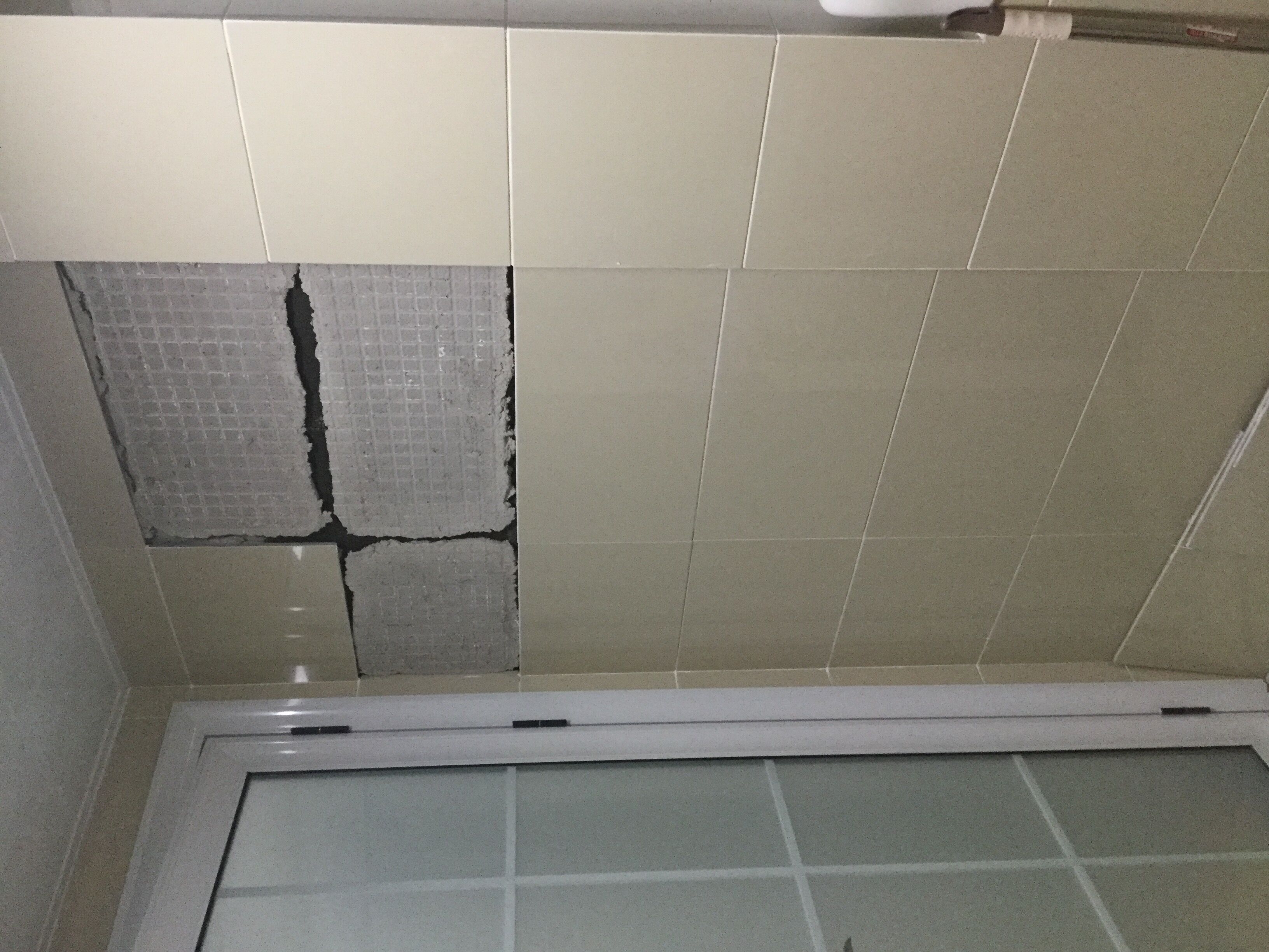 墙砖脱落(墙砖脱落最简单的修补方法) 墙砖脱落(墙砖脱落最简单的修补方法)